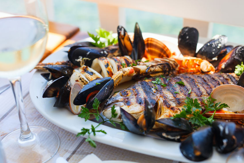 Charter a Boat for an Evening at Cap’s