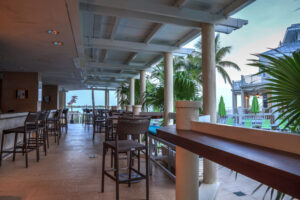 Enjoy Outdoor Dining with a Boca Boat Rental