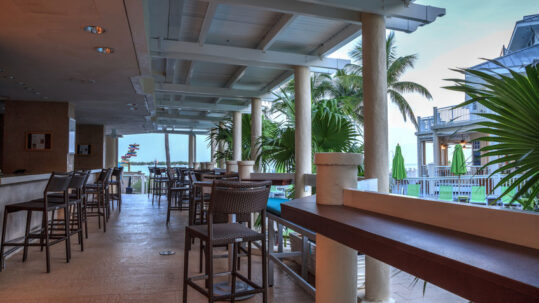 Enjoy Outdoor Dining with a Boca Boat Rental